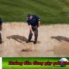 Hướng dẫn dùng gậy golf đánh cát để thoát bunker dễ dàng