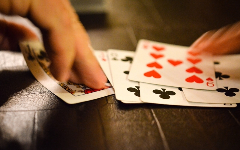 Các tay bài yếu hơn: Từ bộ ba đến mậu thầu